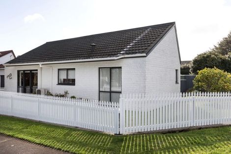 Photo of property in 2 Magnolia Drive, Westown, New Plymouth, 4310