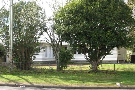 Photo of property in 12 Rollerson Street, Papakura, 2110