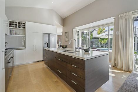 Photo of property in 1/2 Clifton Road, Hauraki, Auckland, 0622