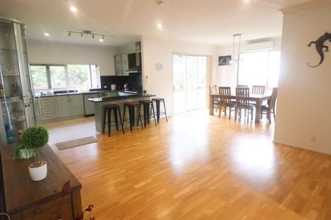 Photo of property in 36 Newbury Place, Schnapper Rock, Auckland, 0632