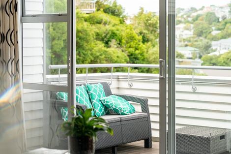 Photo of property in 20 Tiketike Way, Brooklyn, Wellington, 6021