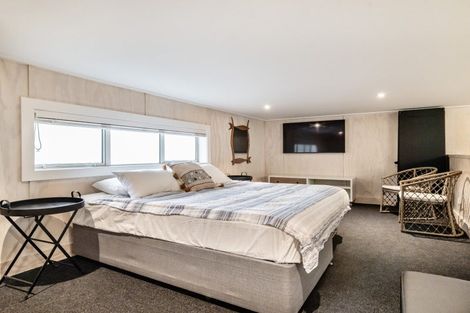 Photo of property in 32 Wallis Street, Raglan, 3225