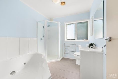 Photo of property in 18 Arahiwi Grove, Tirohanga, Lower Hutt, 5010