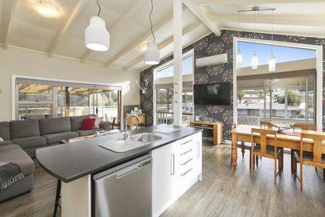 Photo of property in 47 Cumberland Street, Merrilands, New Plymouth, 4312