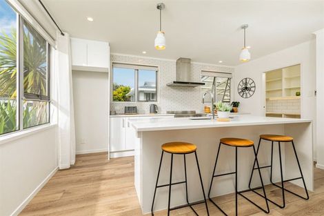 Photo of property in 10 Puketaha Road, Swanson, Auckland, 0816