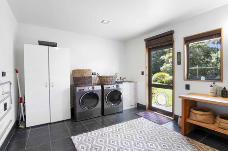 Photo of property in 424 Tararua Road, Levin, 5571