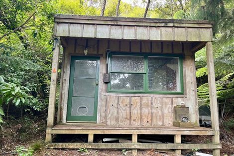 Photo of property in 32 Jonkers Road, Waitakere, Henderson, 0782