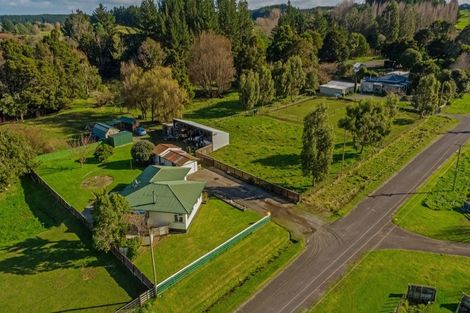 Photo of property in 83 Trickers Road, Bulls, 4818