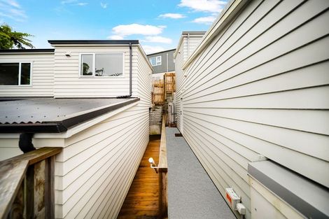 Photo of property in 3a Hillview Crescent, Paparangi, Wellington, 6037