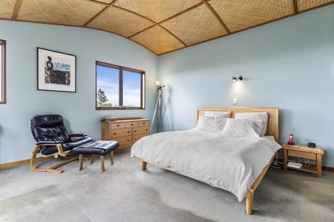 Photo of property in 318 Forest Road, Waiatarua, Auckland, 0612