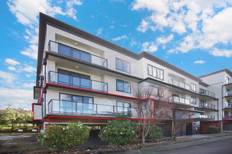 Photo of property in 68 Mountain Road, Henderson Valley, Auckland, 0612