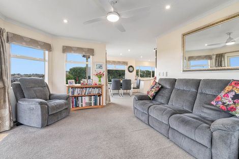 Photo of property in 16 Elan Place, Stanmore Bay, Whangaparaoa, 0932