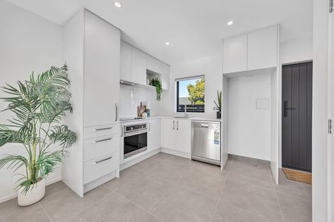 Photo of property in 2/60 Kemp Road, Massey, Auckland, 0614