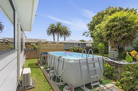 Photo of property in 49 Springs Road, Parakai, 0830