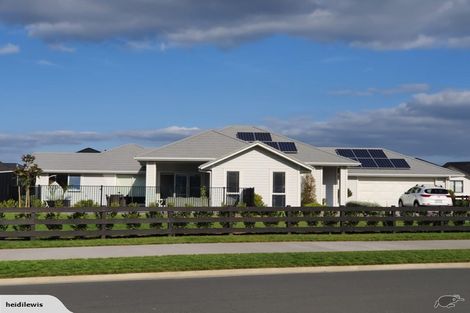 Photo of property in 32 Mike Smith Drive, Cambridge, 3434