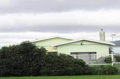 Photo of property in 47 Bluegum Road, Paraparaumu Beach, Paraparaumu, 5032