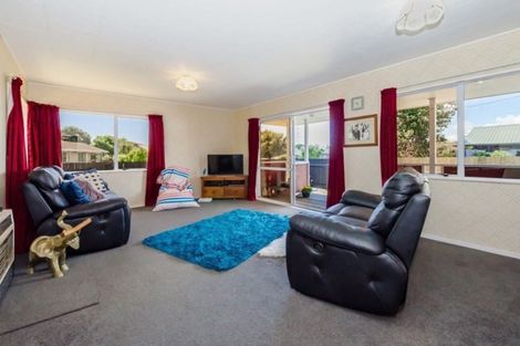 Photo of property in 96 Queens Road, Waikanae Beach, Waikanae, 5036