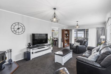 Photo of property in 61 Robbies Road, Shelly Park, Auckland, 2014