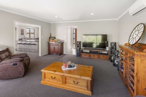 Photo of property in 7 Levi Place, Kelvin Grove, Palmerston North, 4414