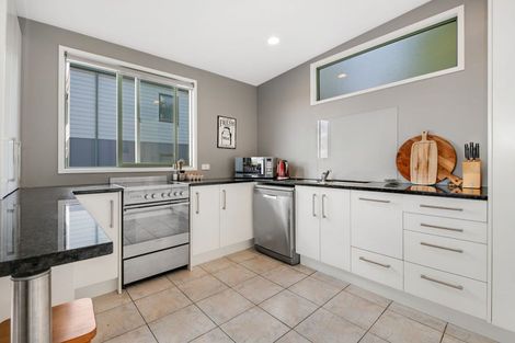 Photo of property in 2/9 Pemberton Avenue, Bayview, Auckland, 0629