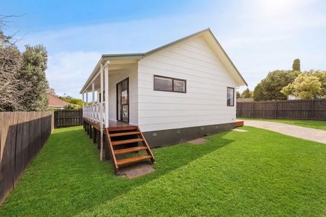 Photo of property in 2/11 Hosking Place, Clarks Beach, 2122