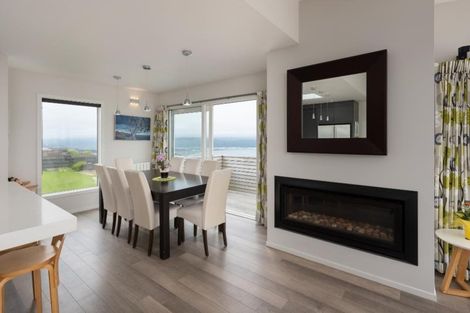 Photo of property in 21 Cheyne Walk, Newlands, Wellington, 6037