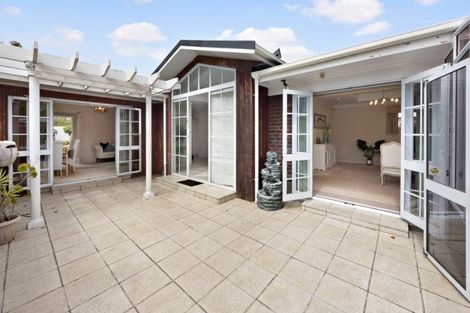 Photo of property in 1 Holly Way, Sunnyhills, Auckland, 2010