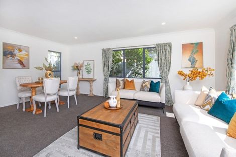 Photo of property in 3/6a Botany Road, Howick, Auckland, 2010