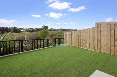 Photo of property in 38 Matawhanga Drive, Wattle Downs, Auckland, 2103