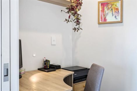 Photo of property in 17 Drayton Drive, Mount Pleasant, Christchurch, 8081