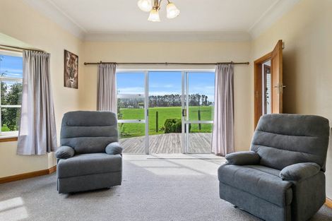 Photo of property in 35 North Manakau Road, Manakau, Levin, 5573
