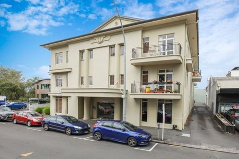 Photo of property in 2f/11 London Street, Hamilton Central, Hamilton, 3204