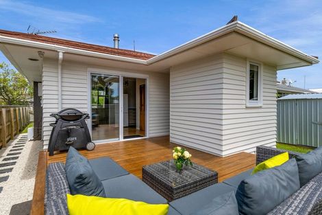 Photo of property in 33 Turakina Street, Merrilands, New Plymouth, 4312