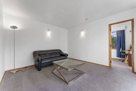 Photo of property in 27 Parkland Crescent, Terrace End, Palmerston North, 4410