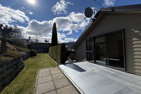 Photo of property in 12 Chartres Lane, Arrowtown, 9302
