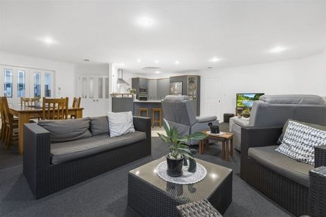 Photo of property in 24 Saint Heliers Place, Papamoa Beach, Papamoa, 3118