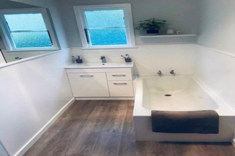 Photo of property in 136 Frankley Road, Frankleigh Park, New Plymouth, 4310