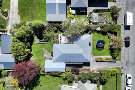 Photo of property in 15 Oxford Street, Waimate, 7924