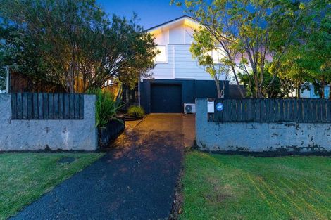 Photo of property in 61 Sunline Avenue, Massey, Auckland, 0614