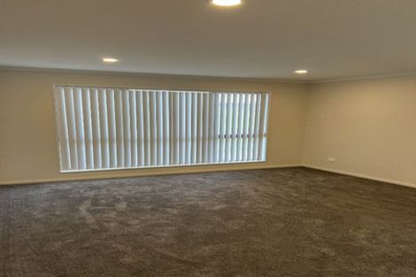 Photo of property in 28 Ballyalton Crescent, Flat Bush, 2019