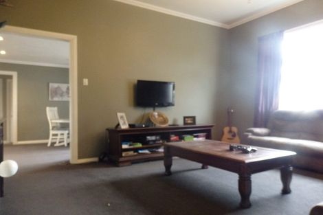 Photo of property in 233 Shakespeare Street, Leamington, Cambridge, 3432