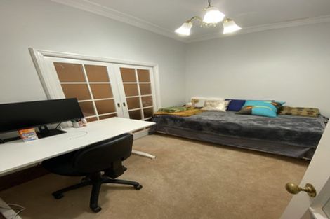 Photo of property in 240 Oriental Parade, Oriental Bay, Wellington, 6011