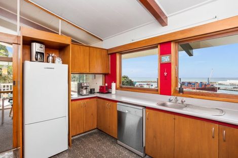Photo of property in 2 Karaka Road, Bluff Hill, Napier, 4110