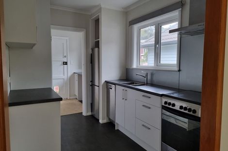 Photo of property in 66 Airlie Road, Plimmerton, Porirua, 5026