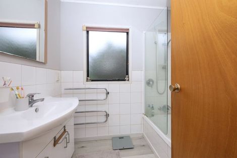 Photo of property in 32 Moire Road, Massey, Auckland, 0614