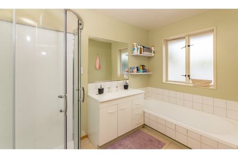 Photo of property in 142c Wainoni Road, Avondale, Christchurch, 8061