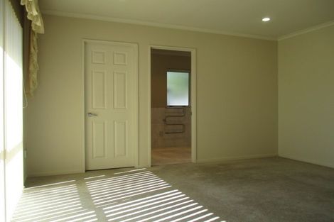 Photo of property in 12 Ballydonegan Rise, East Tamaki, Auckland, 2013