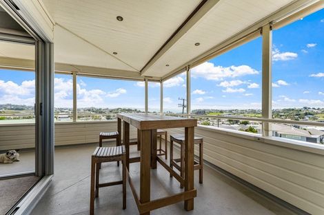 Photo of property in 12 Rishworth Avenue, Stanmore Bay, Whangaparaoa, 0932