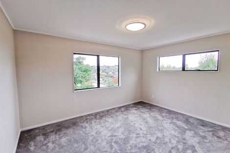 Photo of property in 2/13 Helicon Place, Totara Vale, Auckland, 0629