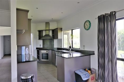 Photo of property in 14 Michael Bosher Way, Flat Bush, Auckland, 2019